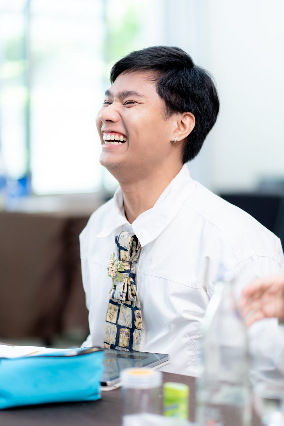 ผู้เรียนหัวเราะในห้องเรียน