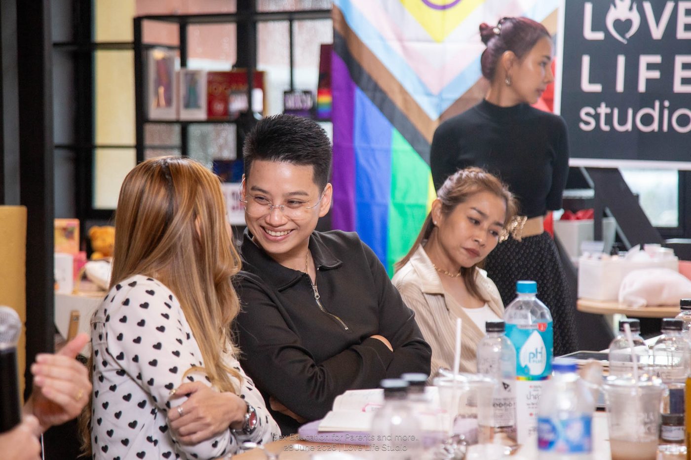 ผู้เรียนหัวเราะระหว่างกิจกรรม